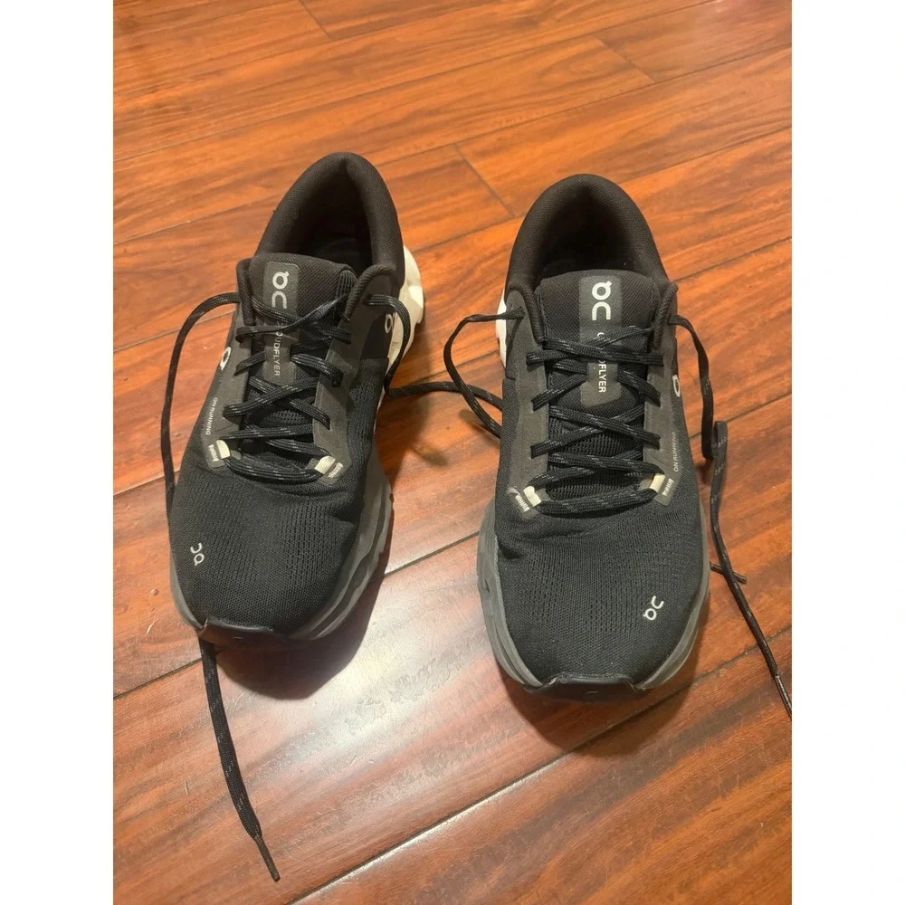 On Cloudflyer Mens 11.5 Black White Running Shoes Swiss Engineering CloudTec